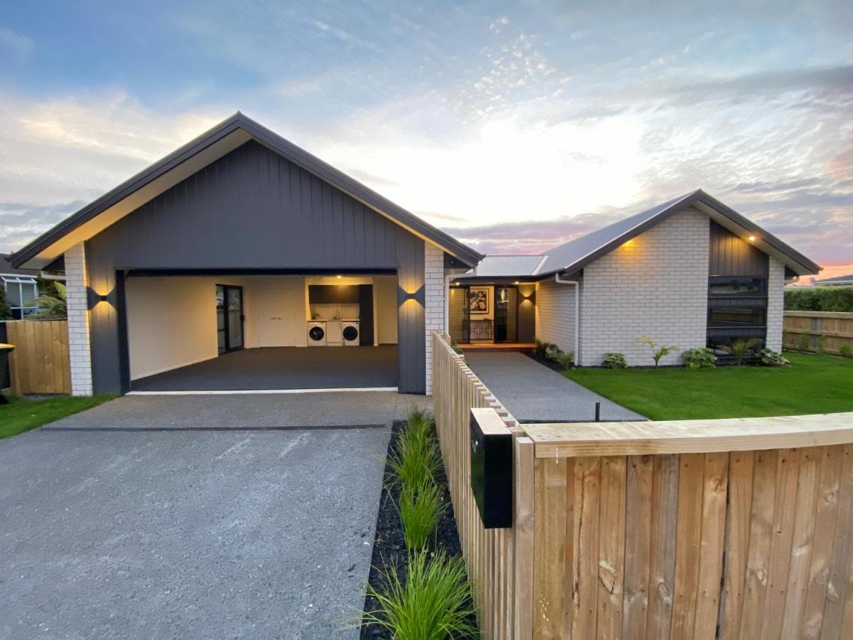 Luxury Villa, Central, Golf And Cafes - By Kosh Bnb Hamilton Exterior foto